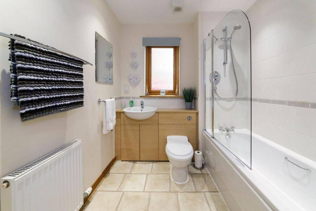 Modern 2 Bedroom Semi Detached House With Own Private Driveway Inverness Luaran gambar
